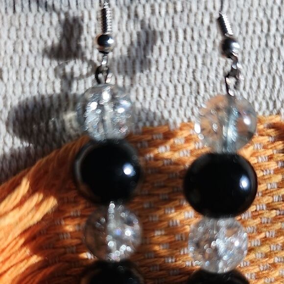 Elegant Black and Clear Cracked Beaded Earrings - Picture 3 of 3